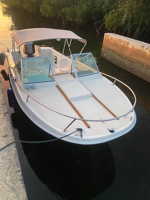 1 Previous Owner - 20' Wellcraft Step Lift