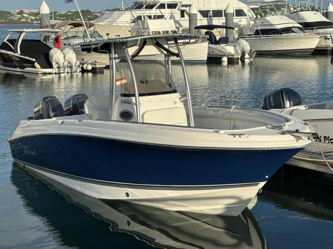 25’ Wellcraft Center Console