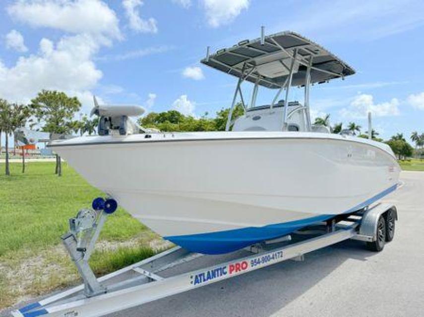 Boston Whaler  137hrs