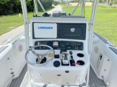 Boston Whaler  137hrs