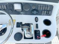 Boston Whaler  137hrs