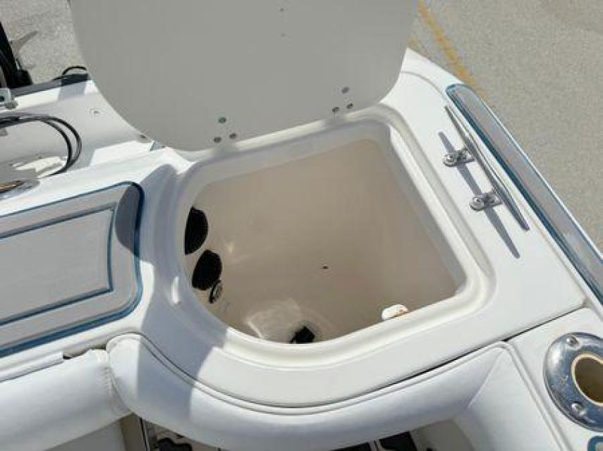 Boston Whaler  137hrs