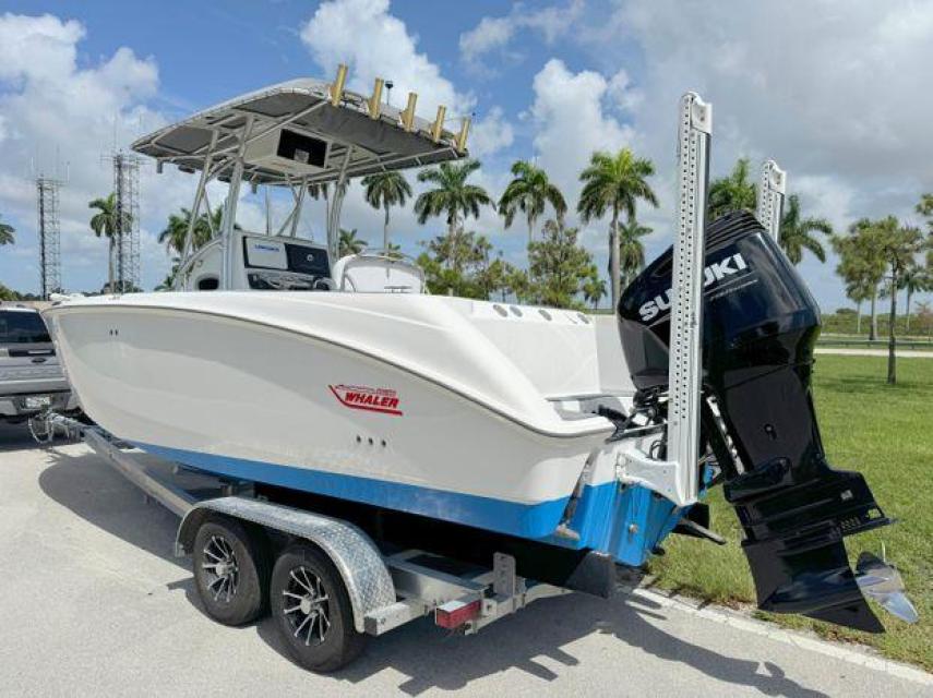 Boston Whaler  137hrs