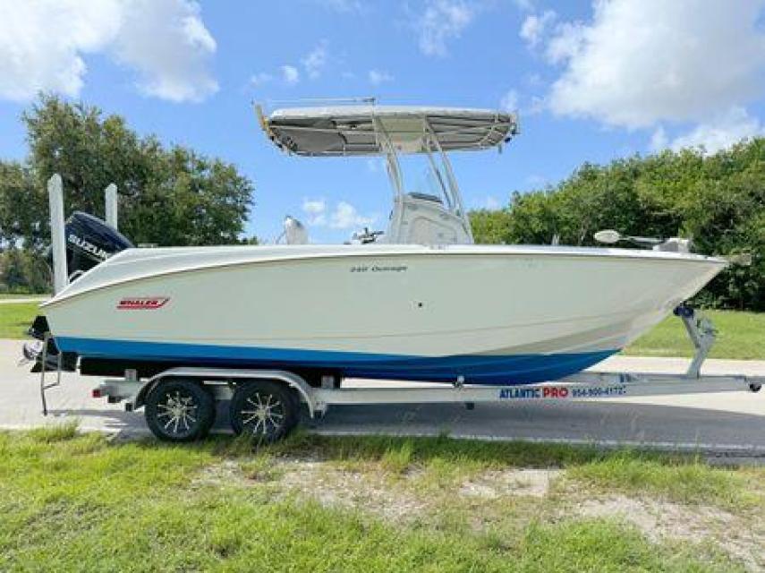 Boston Whaler  137hrs