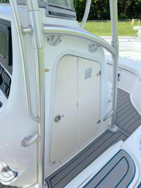 Boston Whaler  137hrs