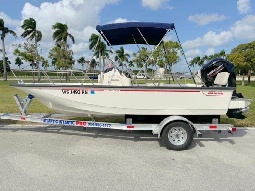 2022 17ft Boston Whaler Montauk