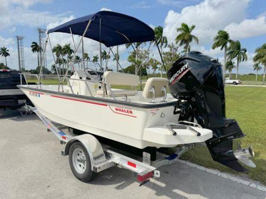 2022 17ft Boston Whaler Montauk