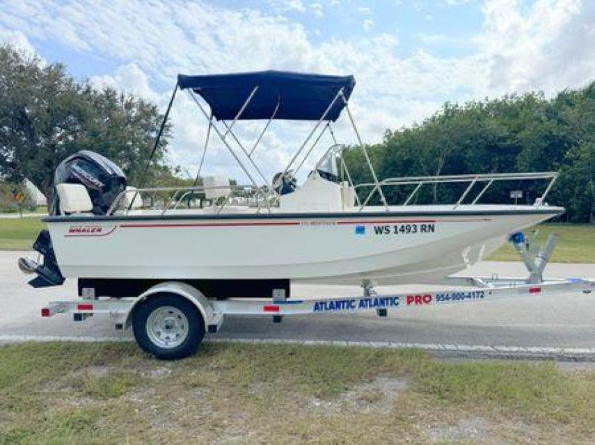 2022 17ft Boston Whaler Montauk