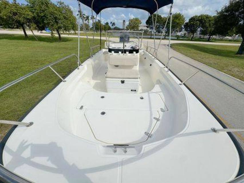 2022 17ft Boston Whaler Montauk