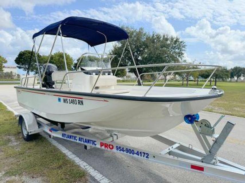 2022 17ft Boston Whaler Montauk