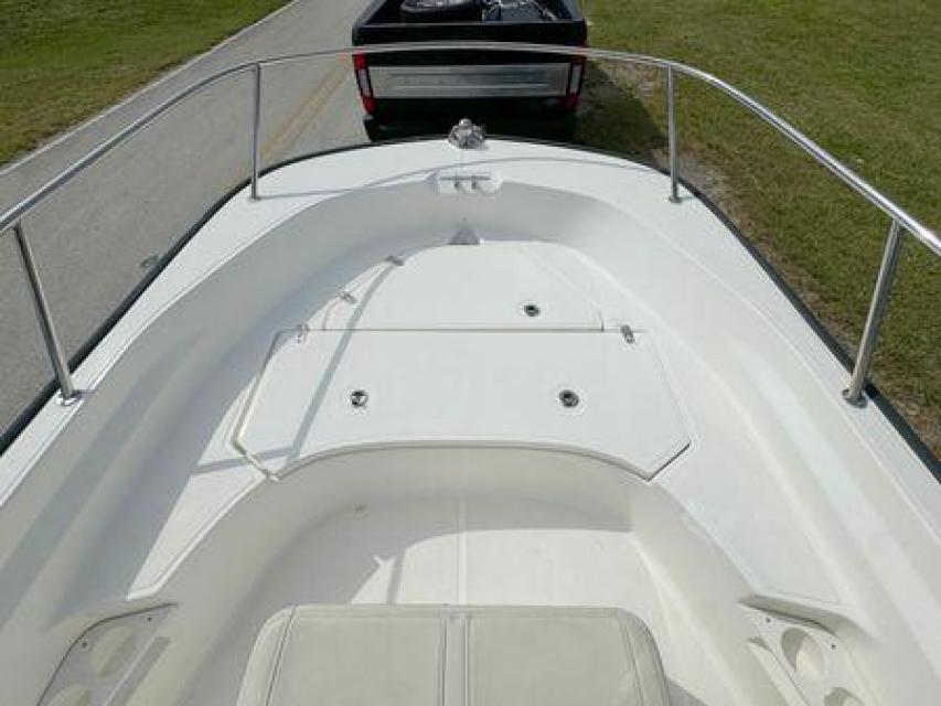 2022 17ft Boston Whaler Montauk