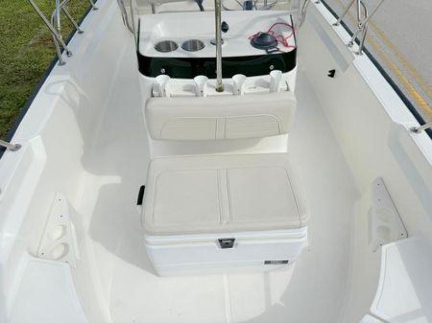 2022 17ft Boston Whaler Montauk