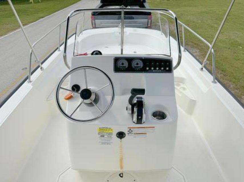 2022 17ft Boston Whaler Montauk