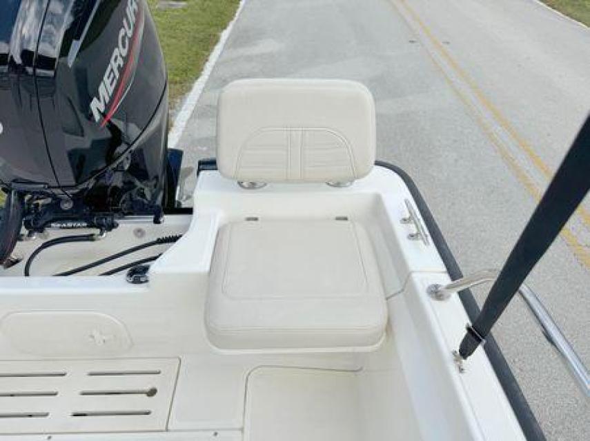 2022 17ft Boston Whaler Montauk