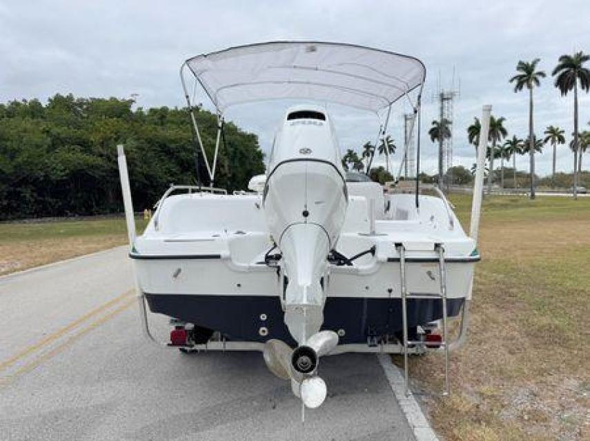 Hurricane Fundeck. New Suzuki 200hp