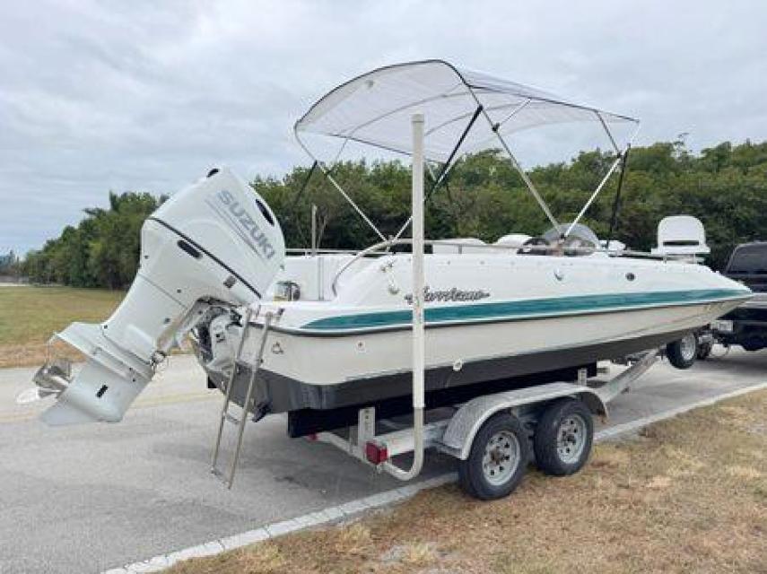 Hurricane Fundeck. New Suzuki 200hp