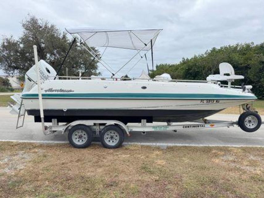 Hurricane Fundeck. New Suzuki 200hp