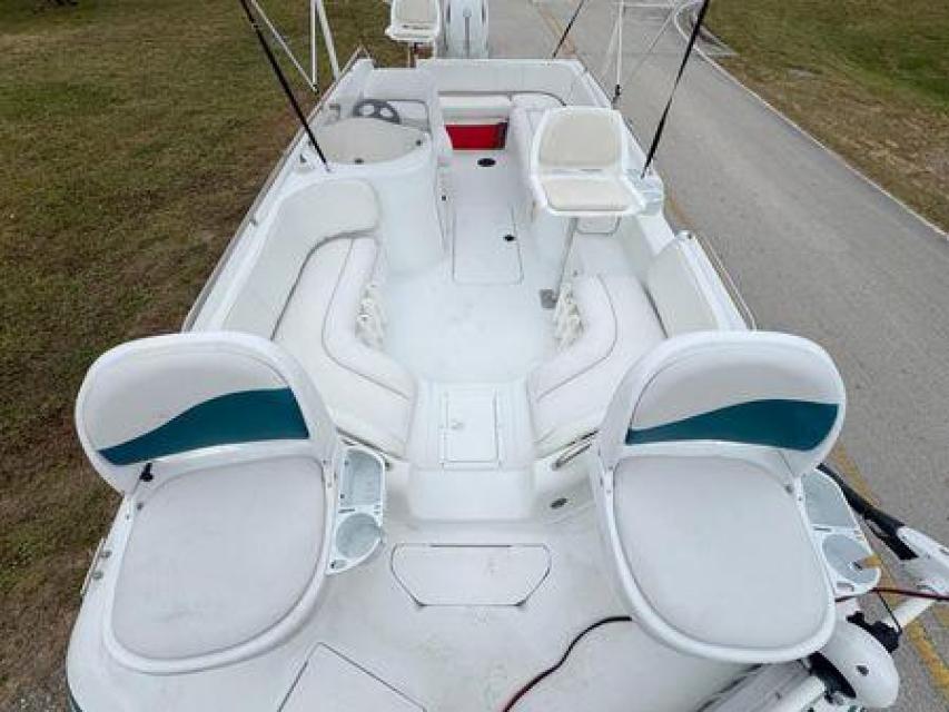 Hurricane Fundeck. New Suzuki 200hp