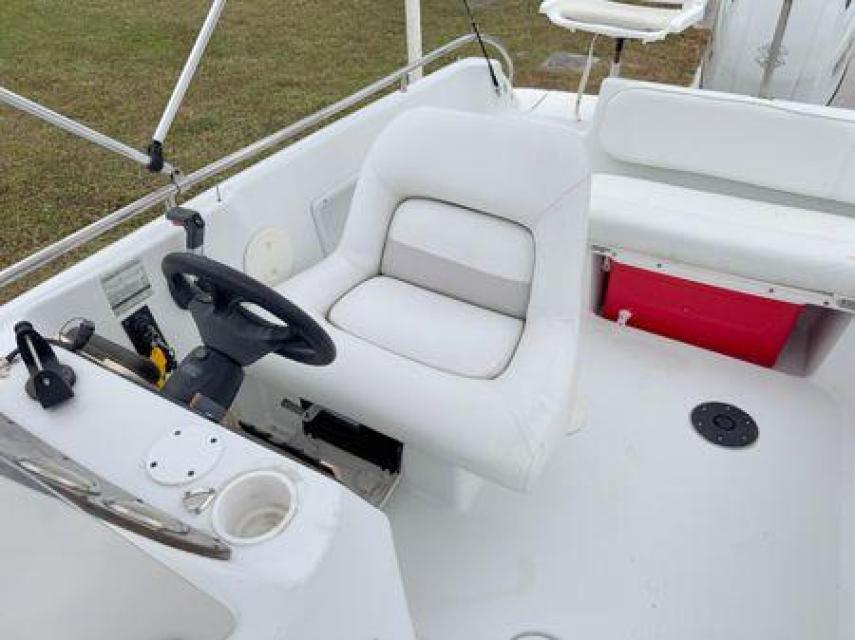 Hurricane Fundeck. New Suzuki 200hp