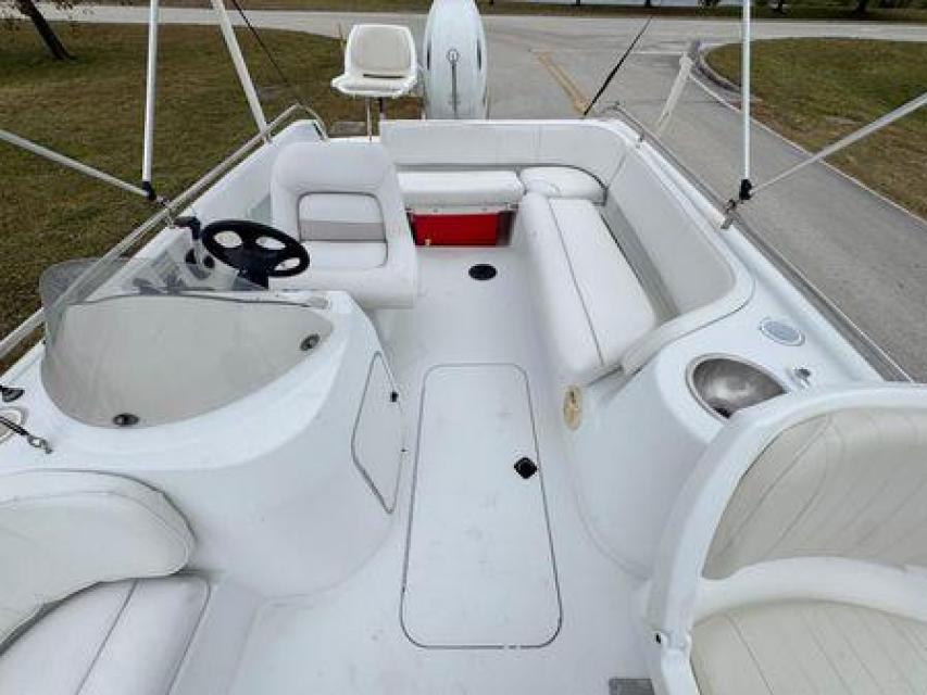 Hurricane Fundeck. New Suzuki 200hp