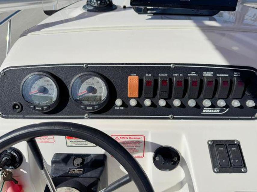 Boston Whaler Dauntless