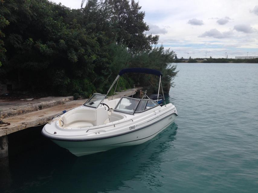 18 foot BOSTON WHALER