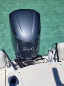 21 Outrage Boston Whaler Center Console