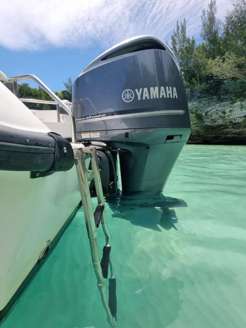 21 Outrage Boston Whaler Center Console