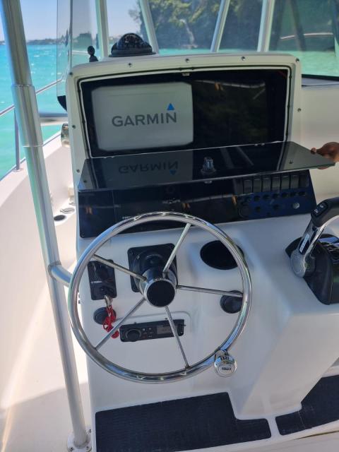 21 Outrage Boston Whaler Center Console