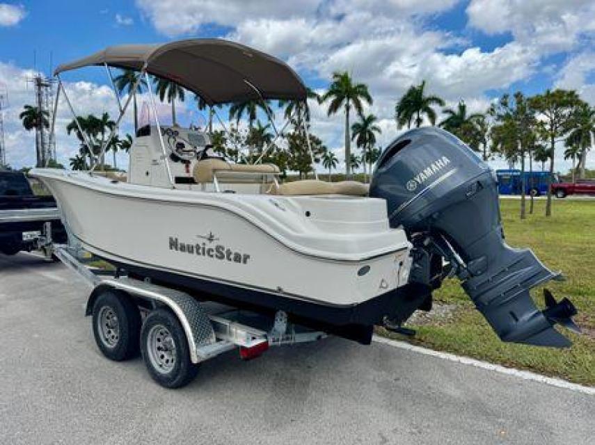 2019 NauticStar 2102 Legacy 186hrs