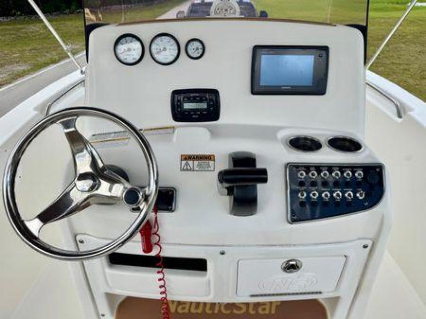 2019 NauticStar 2102 Legacy 186hrs