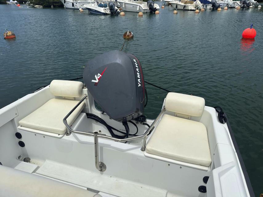 17ft Boston Whaler Outrage - Turnkey Ready for Summer