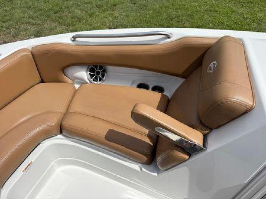 2023 Crownline E235 XS