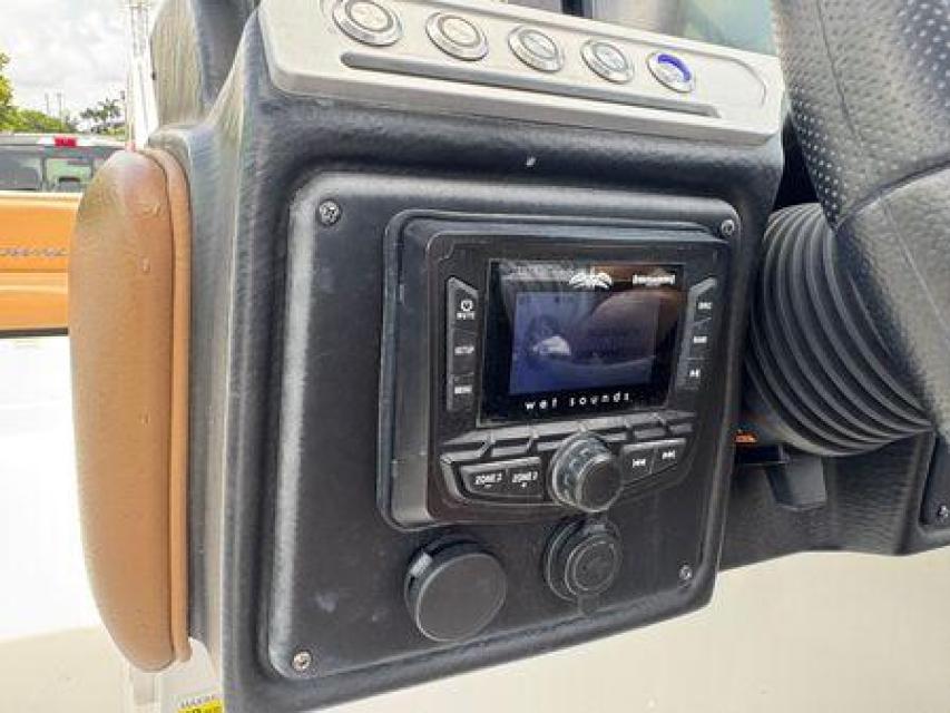 2023 Crownline E235 XS