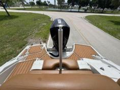 2023 Crownline E235 XS