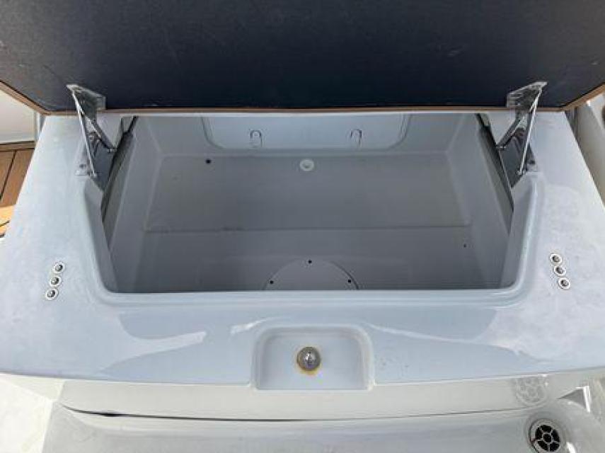 2023 Crownline E235 XS