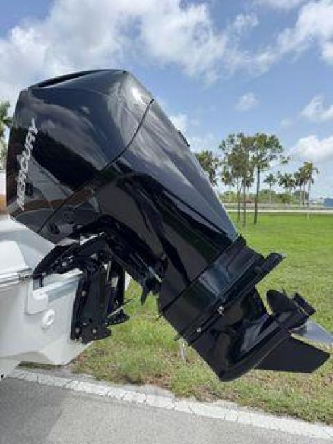 2023 Crownline E235 XS