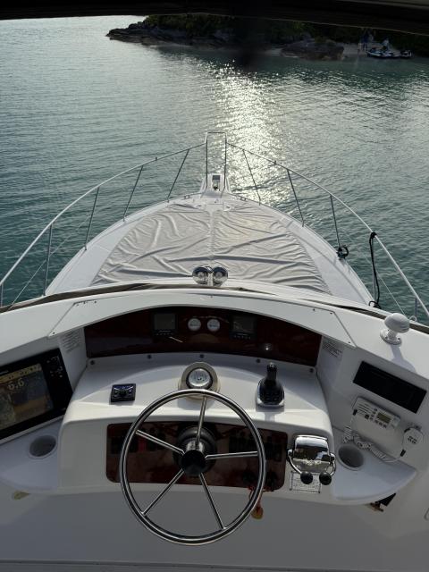 2011 Silverton 36 Sport Fishing, Diesel, liveaboard.