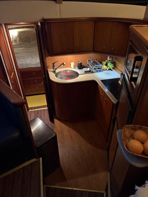 2011 Silverton 36 Sport Fishing, Diesel, liveaboard.
