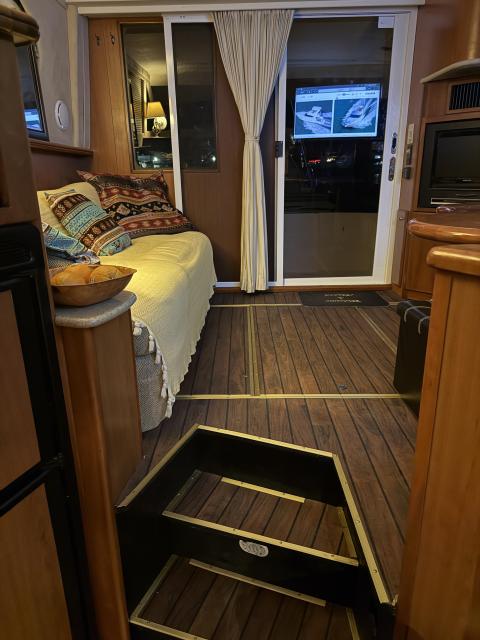 2011 Silverton 36 Sport Fishing, Diesel, liveaboard.