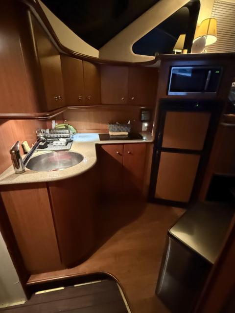 2011 Silverton 36 Sport Fishing, Diesel, liveaboard.
