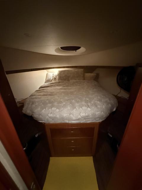 2011 Silverton 36 Sport Fishing, Diesel, liveaboard.