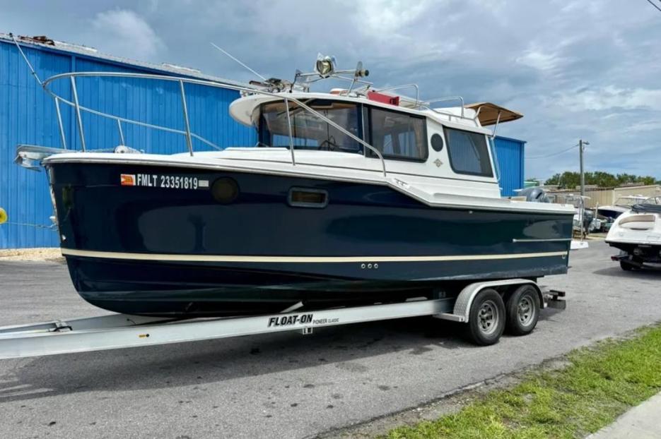 2019 Ranger Tug 257hrs