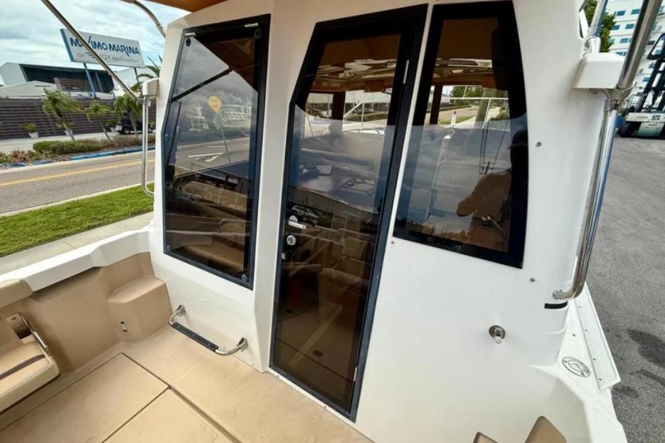 2019 Ranger Tug 257hrs