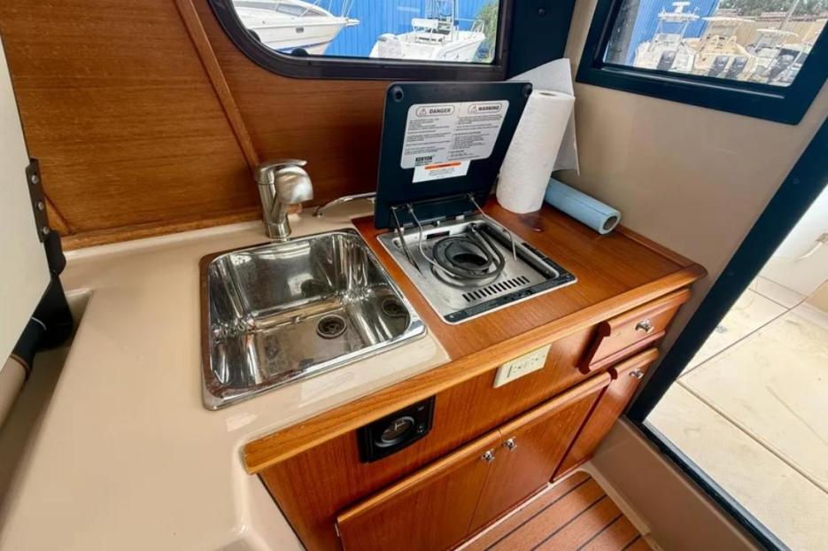 2019 Ranger Tug 257hrs