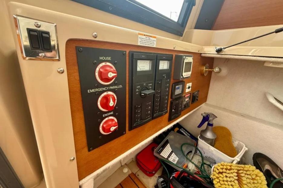 2019 Ranger Tug 257hrs