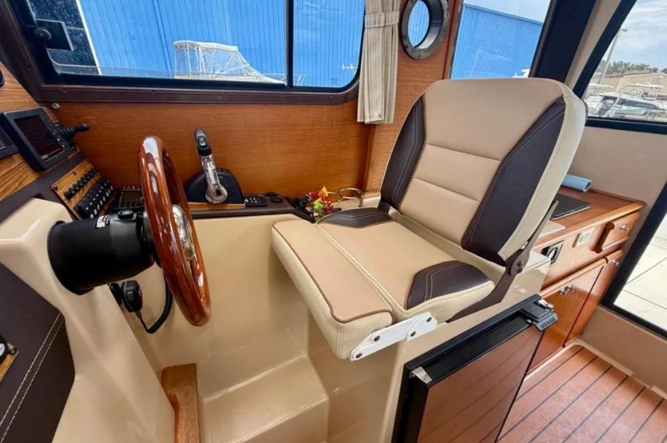 2019 Ranger Tug 257hrs