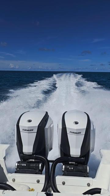 Fountain 29' Centre Console