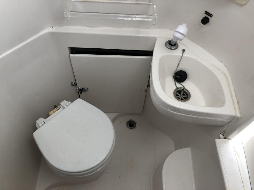 27’ Jupiter Marine center console