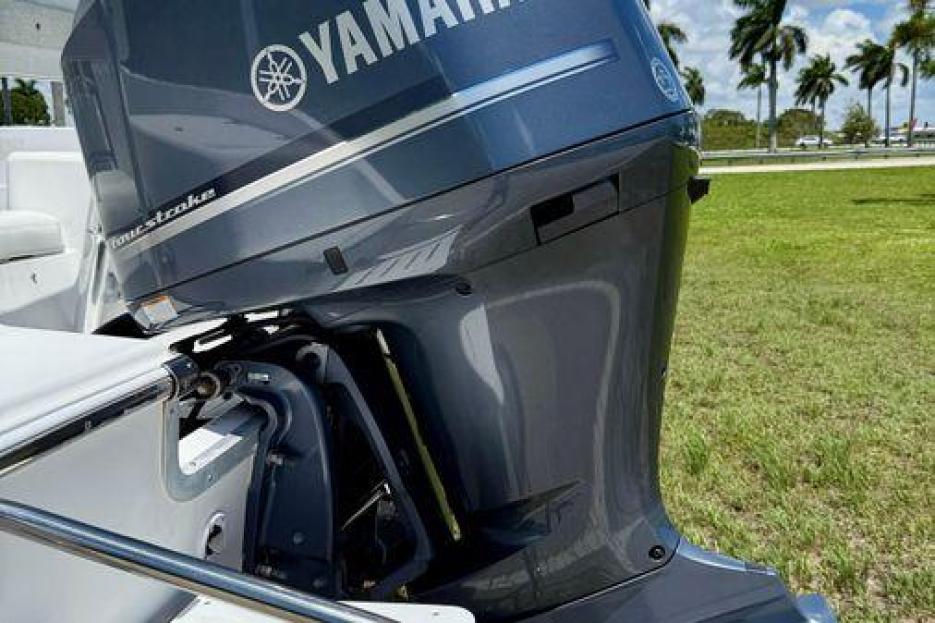 Sea Pro CC  Yamaha250hp 4 stroke 136hrs